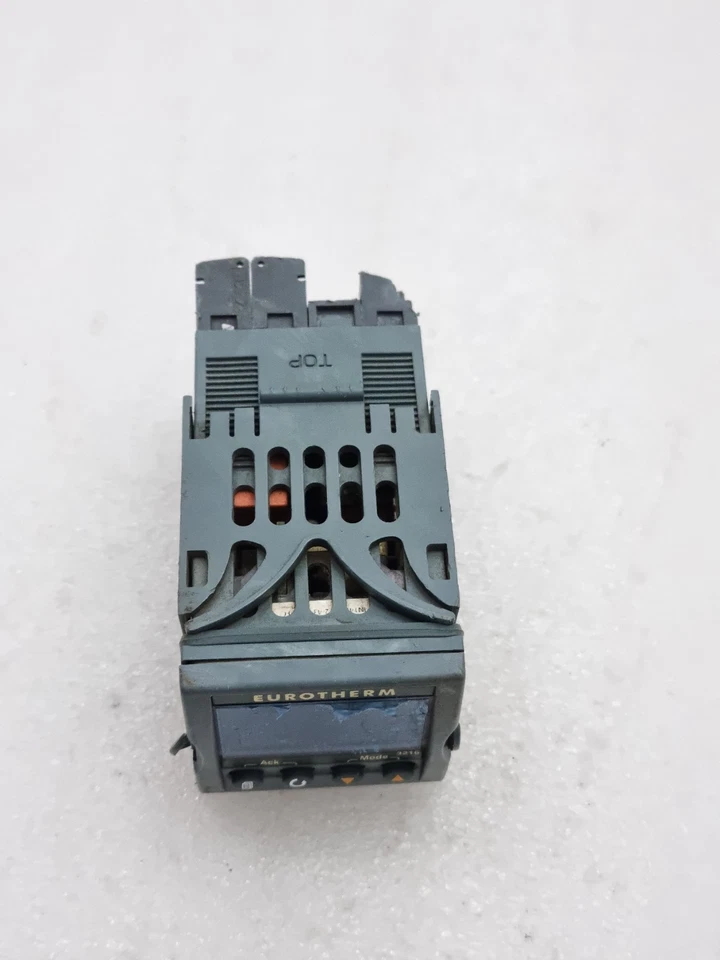 EUROTHERM 3216 PROCESS CONTROL EQUIPMENT UNIT 100-240Vac 3216/CC/VH/LRXX/R
